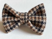 Load image into Gallery viewer, Dog bow tie
